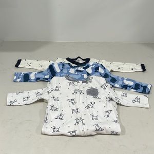 Baby pajamas/onesies - size 6-9 months